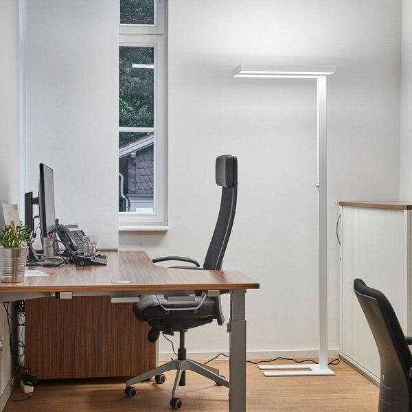 Arcchio LED stojacia lampa Logan Basic, biele, 6 000 lm, stmievateľné, Biela / opálová, Pracovňa / Kancelária, Hliník, Moderný, Stojacie svietidlo