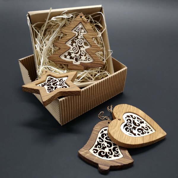 AMADEA Vianočný set 4 druhov drevených ozdôb z masívu s vkladom - ornament + krabička