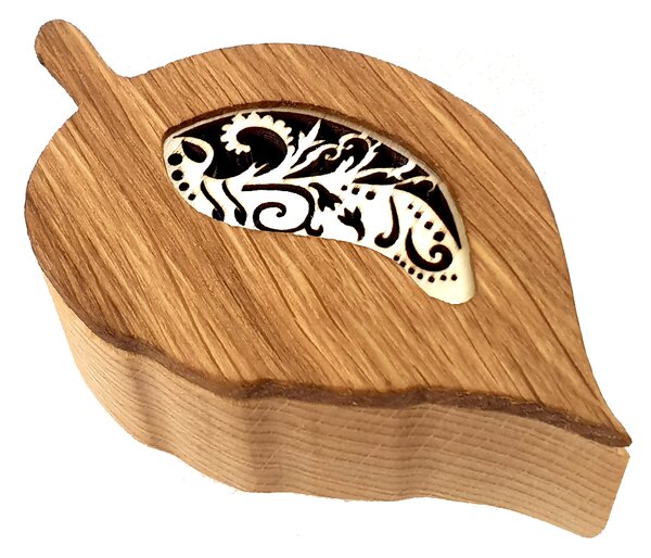AMADEA Drevená krabička v tvare listu, masívne drevo s vkladom z topoľovej preglejky, 11x6x3 cm