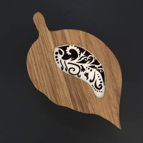 AMADEA Drevená krabička v tvare listu, masívne drevo s vkladom z topoľovej preglejky, 11x6x3 cm