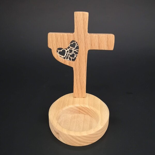 AMADEA Drevený svietnik kríž z masívneho dreva s vkladom - srdce, výška 12 cm