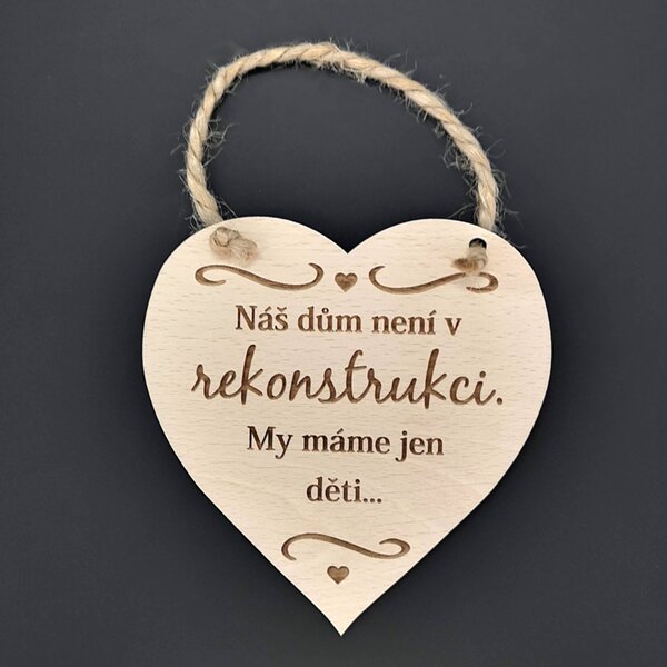 AMADEA Drevené srdce s textom Náš dom nie je v rekonštrukcii..., masívne drevo, 16 x 15 cm