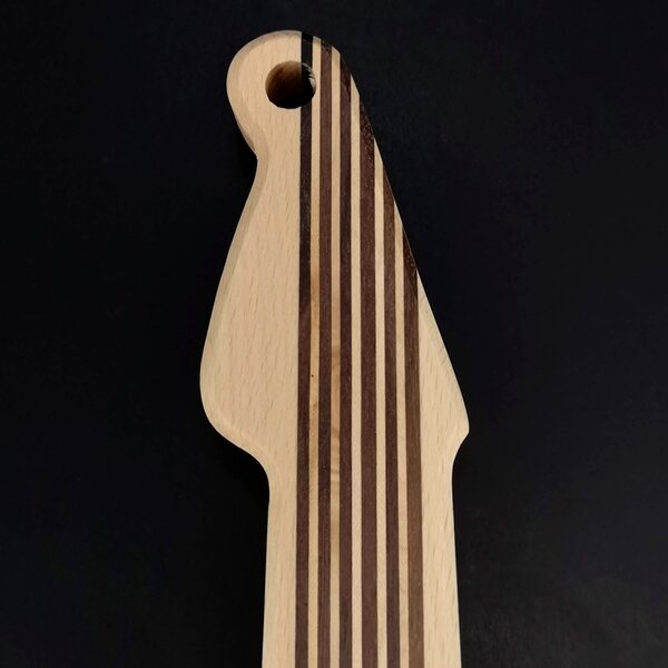 AMADEA Drevená doštička v tvare gitary, masívne drevo, 45x20x2 cm