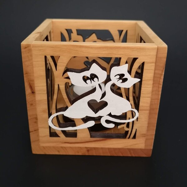AMADEA Drevený svietnik kocky s motívom vtáčikov a mačiek, farebný, masívne drevo, 10x10x10 cm