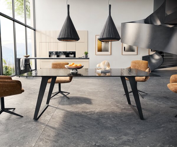 DELIFE Jedálenský stôl Edge 200x100 reliéfne sklo dymovo čierna 3D dizajn kov šikmý čierna