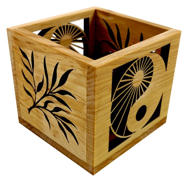 AMADEA Drevený svietnik kocky s motívom jin-jang a vetvičky, masívne drevo, 10x10x10 cm