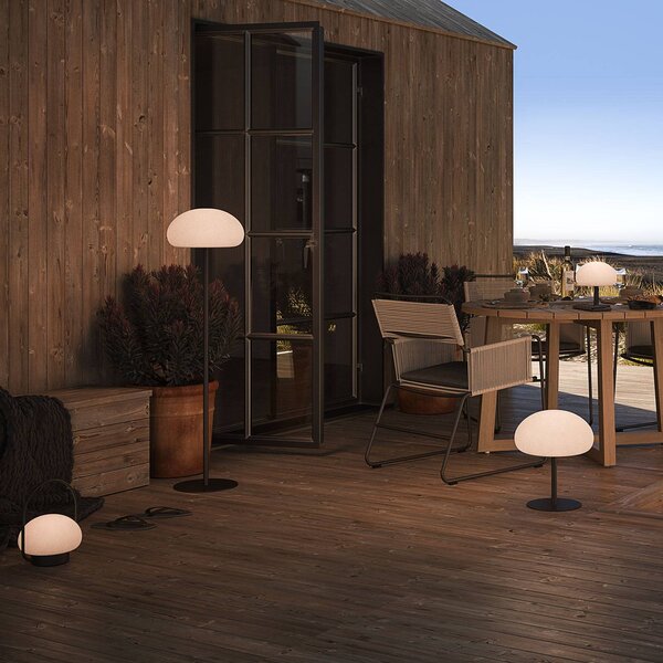 Nabíjacie svetlo na terasu s hubkou LED, čierna/biela, kov, IP65, Biela / opálová, kov, Moderný, Stojaca lampa