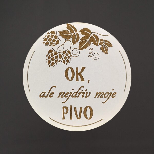 AMADEA Drevený podtácok okrúhly Pivo text "ok, ale najskôr moje pivo", priemer 10,5 cm