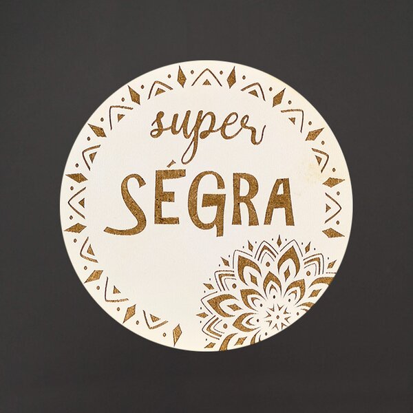 AMADEA Drevený podtácok okrúhly text "super ségra", priemer 10,5 cm, český výrobok