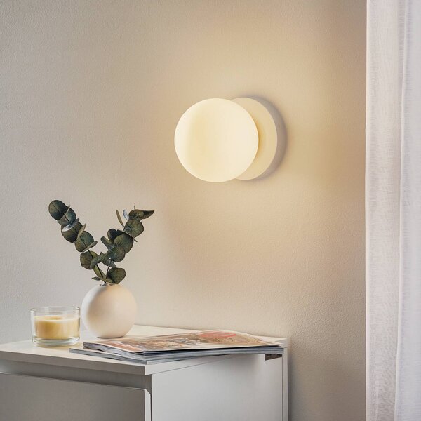 EMIBIG LIGHTING Nástenné svetlo Minerva K1, biele, Ø 15 cm, sklo/kov, Biela / opálová, Chodba, kov, Nástenné svietidlo