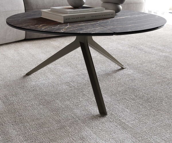 DELIFE Konferenčný stolík Delron 70x70 cm keramika Laminam®Noir Desir hnedá kovová krížová podstava plochý kov titanový efekt