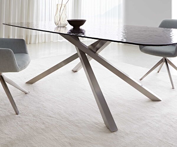 DELIFE Jedálenský stôl Edge zaoblený tvar 240x120 reliéfne sklo dymovo čierna 3D dizajn krížová podstava nerezová oceľ