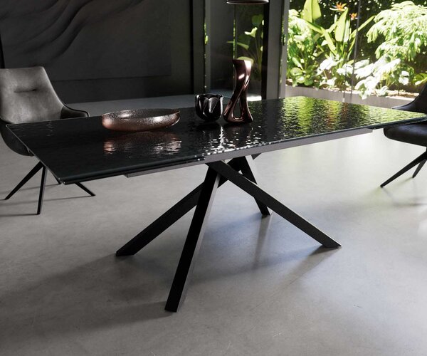 DELIFE Jedálenský stôl Edge 200-300x100 reliéfne sklo dymovo čierna 3D dizajn krížová podstava obdĺžnik čierna rozkladací