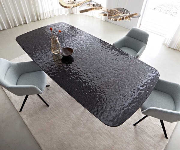 DELIFE Jedálenský stôl Edge zaoblený 240x120 reliéfne sklo dymovo čierna 3D dizajn krížová podstava hranatý čierna
