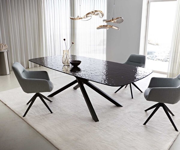 DELIFE Jedálenský stôl Edge zaoblený 240x120 reliéfne sklo dymovo čierna 3D dizajn krížová podstava hranatý čierna