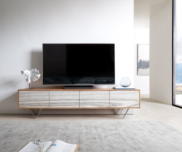 DELIFE TV stolík Kleo 200 cm akácia prírodná 4 dvierka podstava v tvare V nerezová oceľ