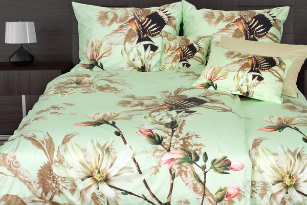 Glamonde luxusné obliečky Magnolia s realistickými kvetmi Magnólií na zelenkavom podklade. Novinka našej ponuky! 140×200 cm