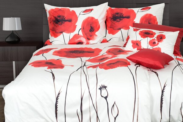 Glamonde luxusné obliečky Papaveri s výrazným červeným vlčím makom na bielom podklade. 140×220 cm