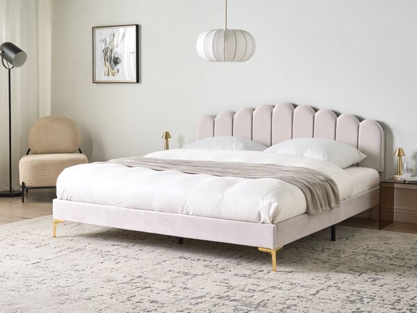 Posteľ krémová biela zamatové čalúnenie 180 x 200 cm kovové nohy s čelom a roštom moderný glamour štýl spálňa