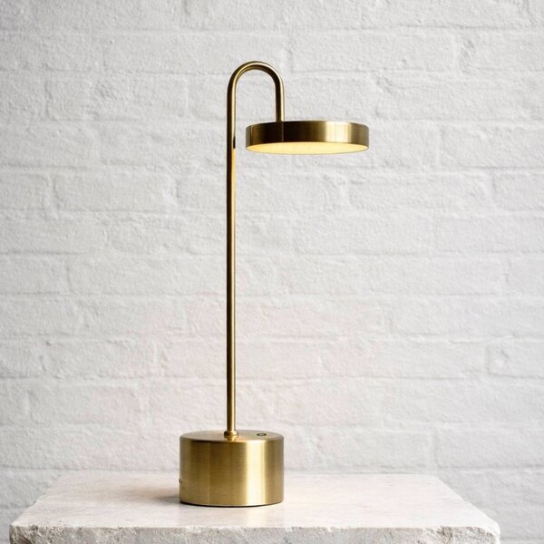 Dyberg Larsen stolová LED lampa na akumulátor MOOVELIGHT, mosadz, 35 cm, Mosadz / zlato, Obývacia izba / jedáleň, kov, Dizajn, Stojacie svietidlo