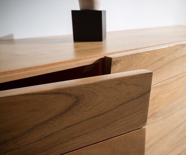 DELIFE Komoda Kayu 145x40x70 cm akácia prírodná 3 dvierka podstava v tvare V