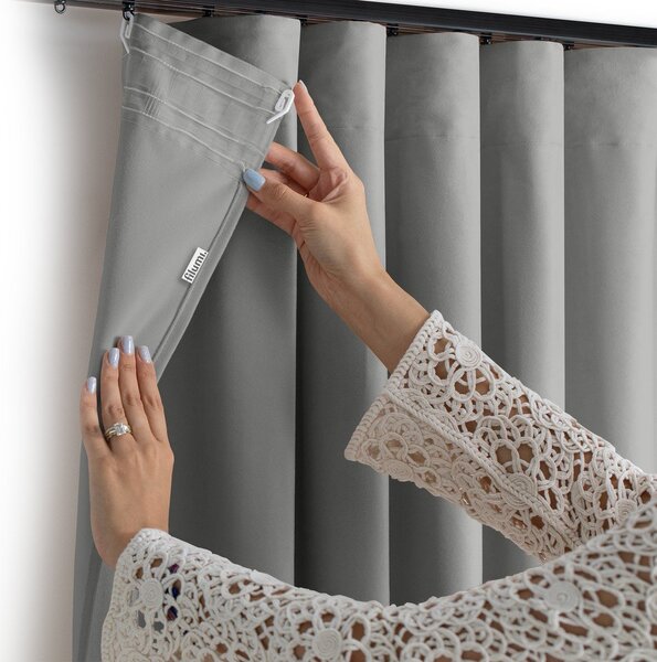 Sivý zamatový dimout záves 200x250 cm Velto – Filumi