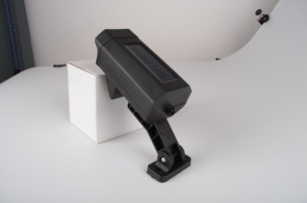 LED maketa bezpečnostnej kamery so senzorom LED/5W/5,5V IP65 + diaľkový ovládač