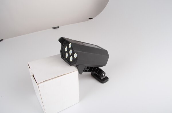 LED maketa bezpečnostnej kamery so senzorom LED/5W/5,5V IP65 + diaľkový ovládač