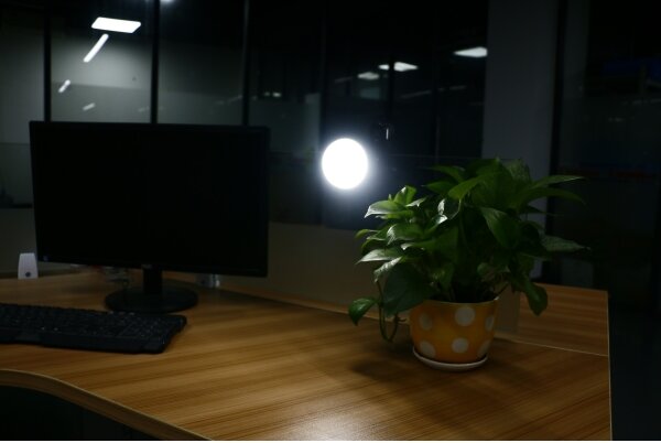 LED Lampička KLIP s USB nabíjaním LED/5W/5V 4000K