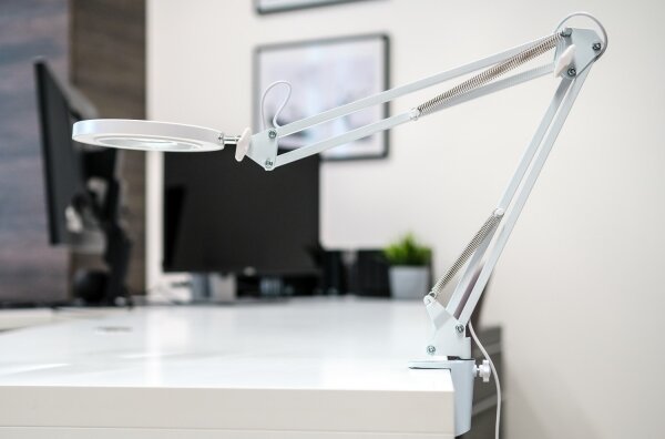 Brilagi - LED Stmievateľná stolná lampa s lupou LED/12W/5V 3000/4200/6000K biela