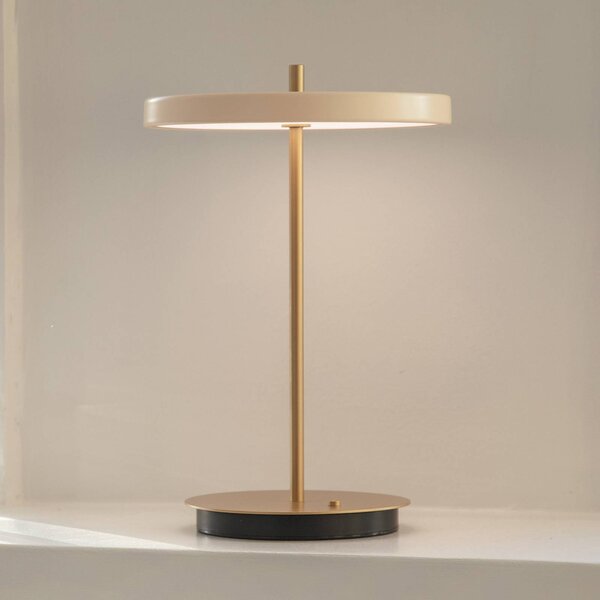 UMAGE LED dobíjacia stolová lampa Asteria Move perleťová biela/mosadz 31cm, Mosadz / zlato, Obývacia izba / jedáleň, kov, Dizajn, Stojacie svietidlo