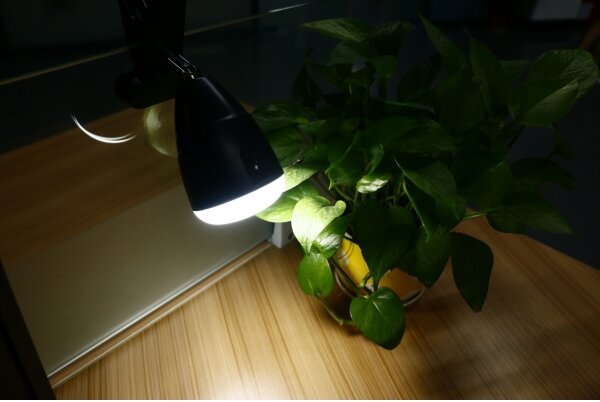 LED Lampička KLIP s USB nabíjaním LED/5W/5V 4000K