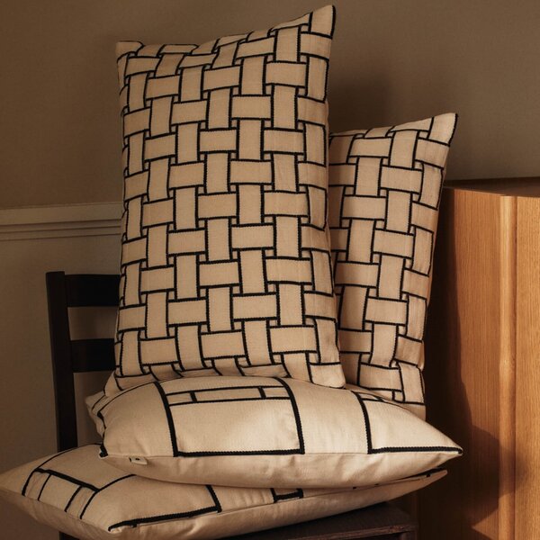 Poťah na vankúš Lattice Offset Off-white/Black 40 × 60 cm