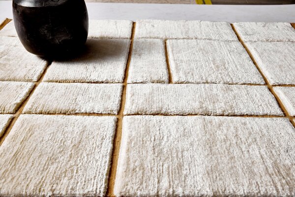 Diamond Carpets India , Ručne viazaný kusový koberec Radiant Mohair DESP P41 Mohair White, 80x150, béžová, obývacia izba
