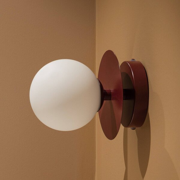 Globen Lighting Nástenné svetlo ART DECO bordová/biela Ø 16 cm IP44, Červená, Obývacia izba / jedáleň, Sklo, Škandinávsky, Nástenné svietidlo