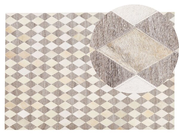 Koberec hnedá béžová žakár hovädzia koža 140 x 200 cm geometrický diamantový vzor patchworkový retro moderný štýl obývačka spálňa