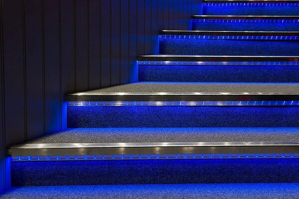 Schodový profil 60 x 27 mm pre LED osvetlenie (skrutkovací) | Küberit 890 Stříbro F4