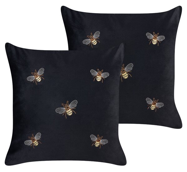 Sada 2 dekoratívnych vankúšov čierna so vzorom včiel 45 x 45 cm zamatové polyester moderný glamour štýl dekoračné doplnky
