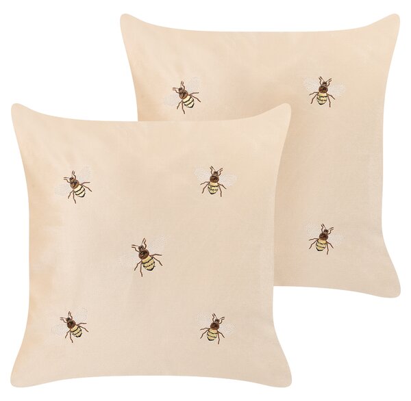 Sada 2 dekoratívnych vankúšov béžová so vzorom včiel 45 x 45 cm zamatové polyester moderný glamour štýl dekoračné doplnky