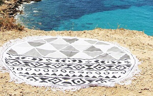 Bielo-čierny okrúhly plážový bavlnený uterák so strapcami Aztec - Ø180 cm - Mycha Ibiza new