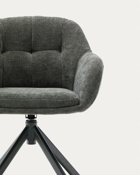 Tmavozelené čalúnené jedálenské kreslo s podrúčkami Dorina – Kave Home