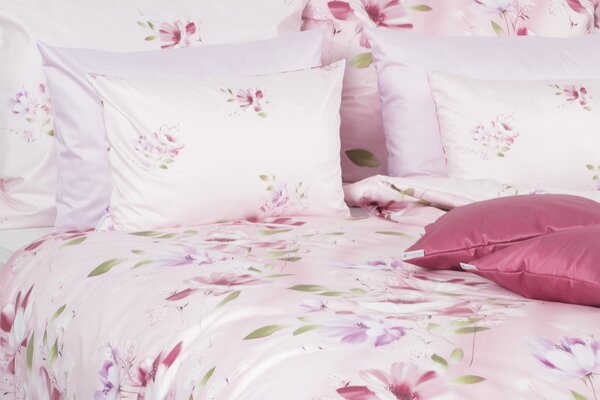 Glamonde luxusné obliečky Romance s pastelovými kvetmi na ružovom podklade. Maximum romantiky! 140×200 cm