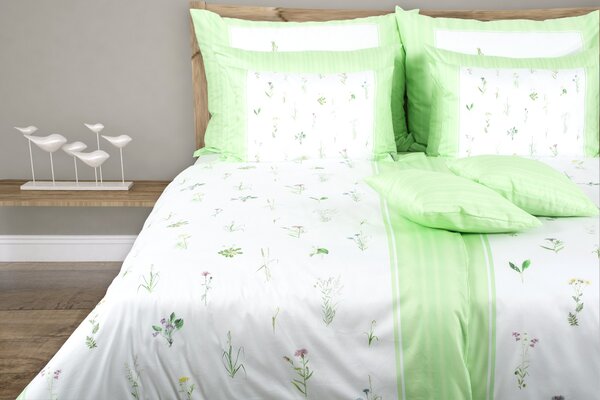 Glamonde luxusné obliečky Daisy s pestrými poľnými kvetmi orámovanými zelenkavými okrajmi. 140×220 cm