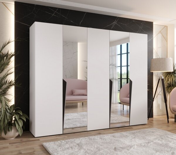 Široká šatníková skriňa 250 cm SORAYA 2 so zrkadlom - biela / čierne úchyty