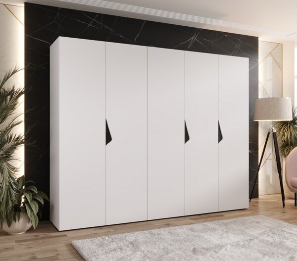 Široká šatníková skriňa 250 cm AMARIS 1 - biela / čierne úchyty