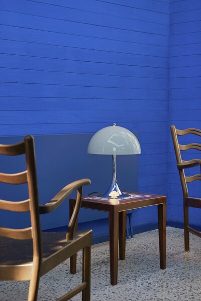 Stolná lampa Panthella 250 Opal Grey/Chrome