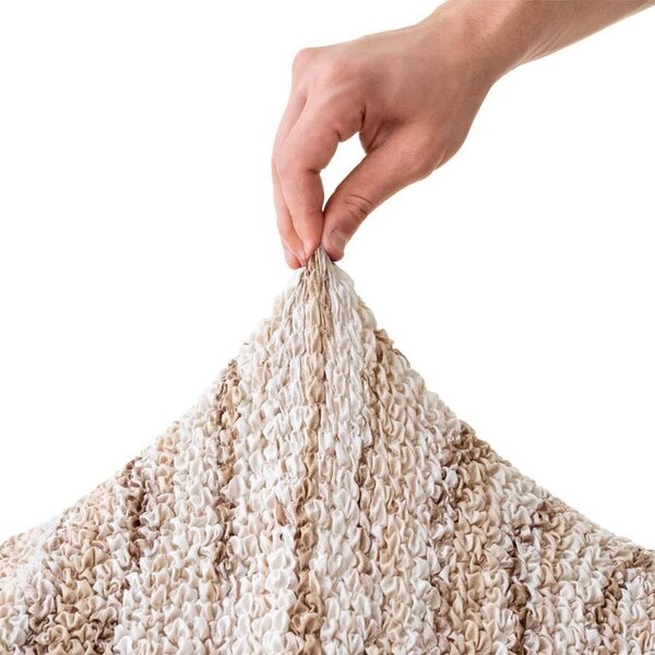 Bielastické poťahy OCEANO NOVÉ béžové kreslo s drevenými rúčkami (š. 40 - 70 cm)