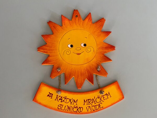 Sluníčko s cedulkou kulaté Keramika Andreas Nápis: Za každým mráčkem sluníčko vyjde