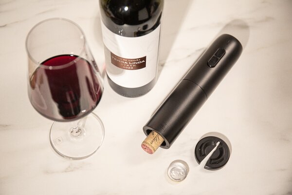 Elektrický otvárač na víno Vacu Vin - USB, vrátane Li-ion batérie