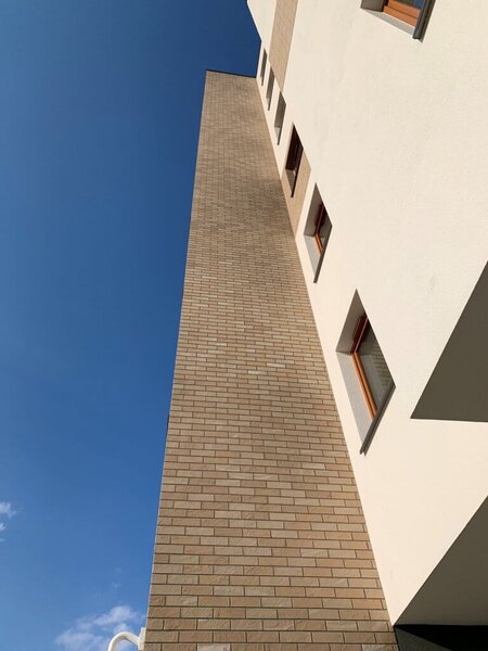 IZOFLEX Rohová tehla 2054 Izmir BRICK Rozmery: 240 mm x 65 mm, Povrch: štruktúrovaný